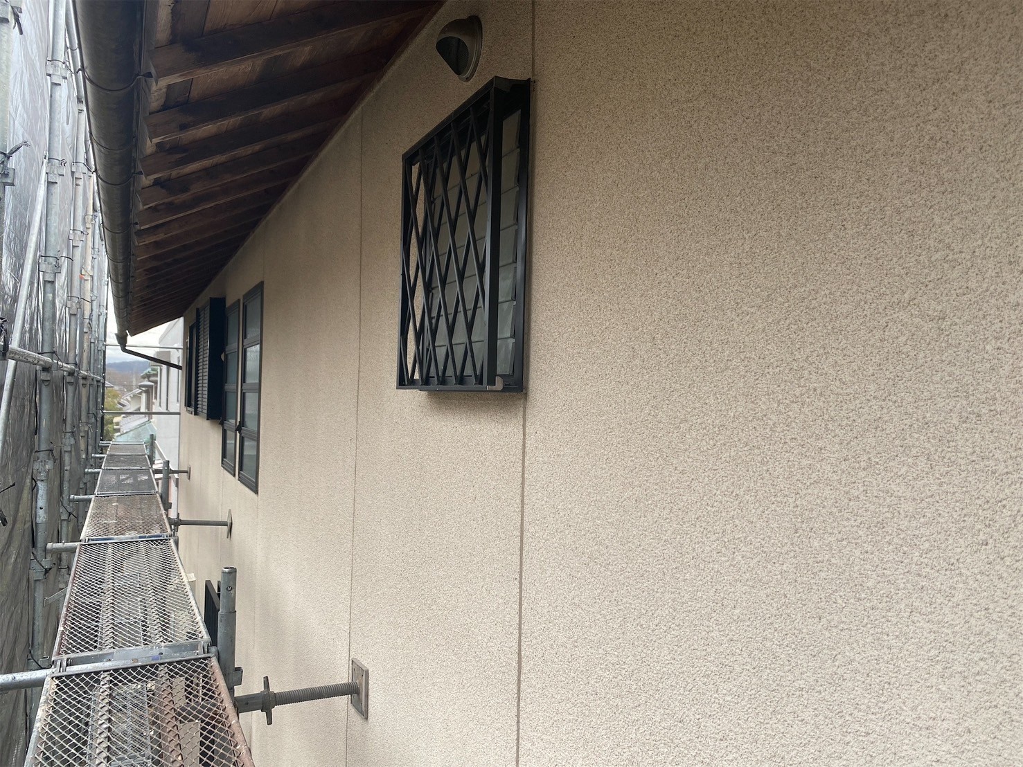 三田市けやき台のK様邸_ベランダからの漏水により梁が下がった戸建の改修工事